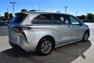 Toyota Sienna 2024 XLE 8-Pasajeros 4dr Mini-Van