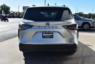 Toyota Sienna 2024 XLE 8-Pasajeros 4dr Mini-Van