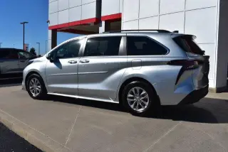Toyota Sienna 2024 XLE 8-Pasajeros 4dr Mini-Van