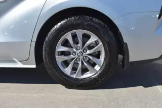 Toyota Sienna 2024 XLE 8-Pasajeros 4dr Mini-Van