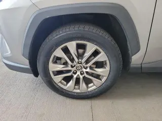 Toyota RAV4 2021 XLE Premium SUV 4 puertas