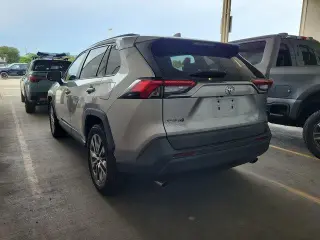 Toyota RAV4 2021 XLE Premium SUV 4 puertas