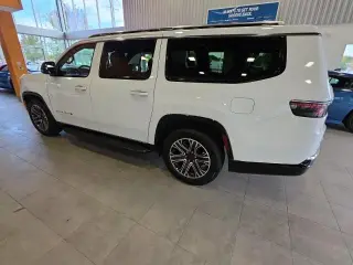Jeep Wagoneer L 2023 4x4 Serie II 4p SUV