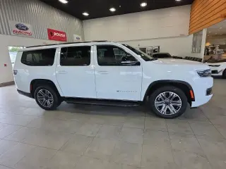 Jeep Wagoneer L 2023 4x4 Serie II 4p SUV