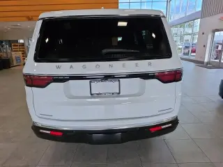 Jeep Wagoneer L 2023 4x4 Serie II 4p SUV