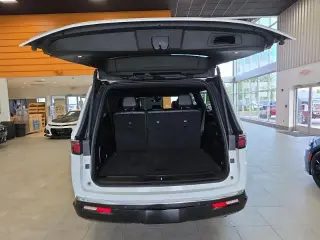 Jeep Wagoneer L 2023 4x4 Serie II 4p SUV