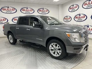 Nissan Titan 2023 4x4 SV 4p Crew Cab 5.6 ft. CB