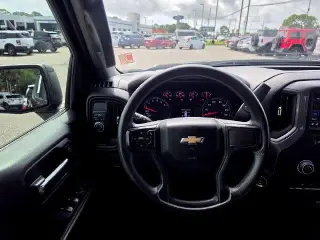 Chevrolet Silverado 1500 2022 4x2 Custom 4p Puerta Corredera de Tripulación de 5.8 pies ST
