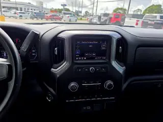 Chevrolet Silverado 1500 2022 4x2 Custom 4p Puerta Corredera de Tripulación de 5.8 pies ST