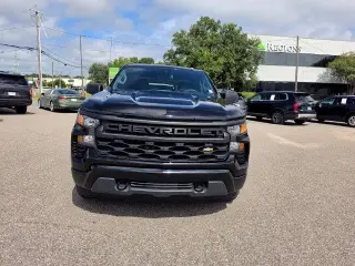 Chevrolet Silverado 1500 2022 4x2 Custom 4p Puerta Corredera de Tripulación de 5.8 pies ST