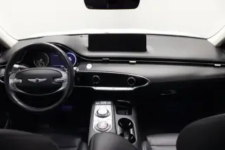 Genesis GV70 2025 AWD 2.5T Estándar 4p SUV