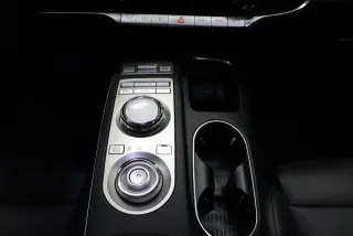Genesis GV70 2025 AWD 2.5T Estándar 4p SUV