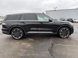 Lincoln Aviator 2023 AWD Reserve 4dr SUV