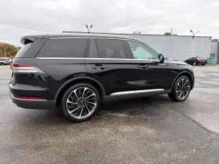 Lincoln Aviator 2023 AWD Reserve 4dr SUV