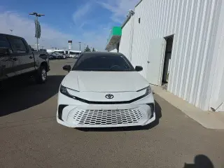 Toyota Camry 2025 SE Sedán 4 puertas