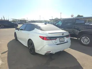Toyota Camry 2025 SE Sedán 4 puertas