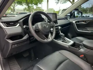 Toyota RAV4 2024 XLE Premium 4p SUV
