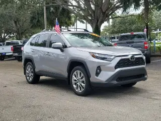 Toyota RAV4 2024 XLE Premium 4p SUV