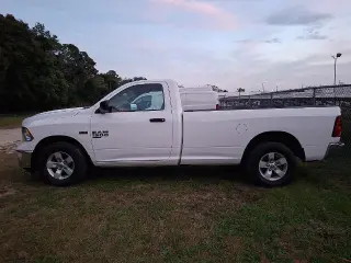Ram 1500 Clásico 2023 4x2 Tradesman 2dr Regular Cab 8 ft. LB Pickup