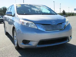 Toyota Sienna 2011 LE 8-Pasajeros 4p Mini-Van V6