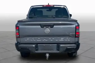 Nissan Frontera 2022 4x4 S 4p. Cabina de Tripulación 5 pies de CB