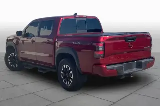 Nissan Frontier 2022 4x4 PRO-4X 4p Puerta trasera Cabina de tripulació́n 5 ft. SB