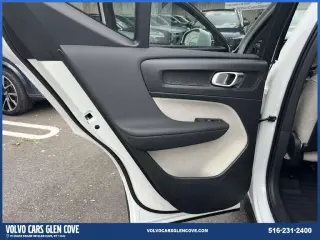 Volvo XC40 2021 AWD T5 Momentum SUV 4 puertas