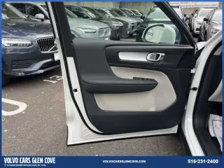 Volvo XC40 2021 AWD T5 Momentum SUV 4 puertas