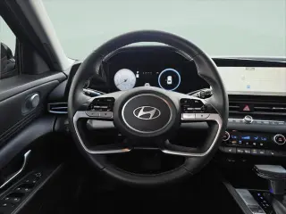 Hyundai ELANTRA 2024 SEL 4p Sedan