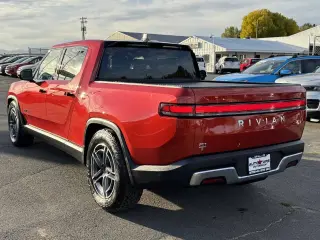 2025 Rivian R1T