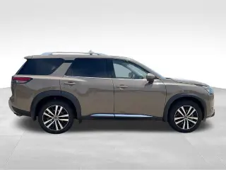 Nissan Pathfinder 2025 AWD Platinum 4p SUV
