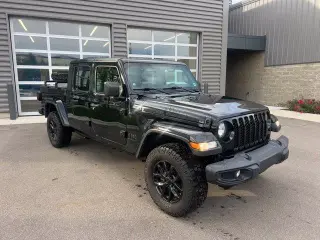 Jeep Gladiator 2023 4x4 Sport 4dr Crew Cab 5.0 ft. SB