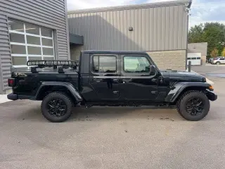 Jeep Gladiator 2023 4x4 Sport 4dr Crew Cab 5.0 ft. SB