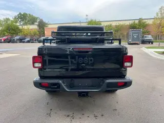 Jeep Gladiator 2023 4x4 Sport 4dr Crew Cab 5.0 ft. SB