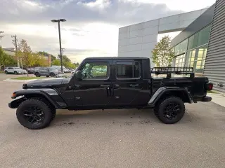 Jeep Gladiator 2023 4x4 Sport 4dr Crew Cab 5.0 ft. SB