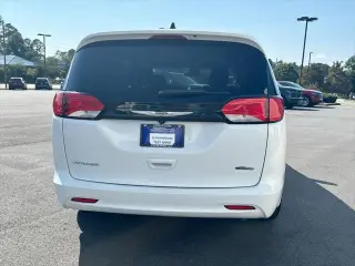 Chrysler Voyager 2023 LX 4dr Mini-Van