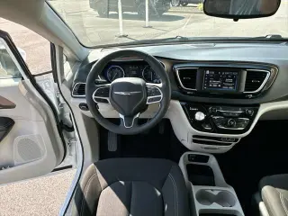 Chrysler Voyager 2023 LX 4dr Mini-Van