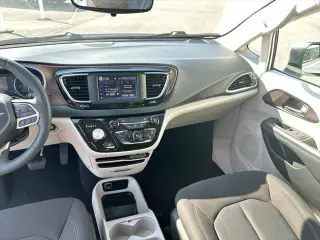 Chrysler Voyager 2023 LX 4dr Mini-Van
