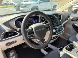 Chrysler Pacifica 2023 Touring L 4dr Mini-Van