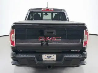 GMC Canyon 2022 4x4 AT4 4p Cab de tripulación con 5 pies de caja estándar (Tela)