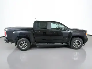 GMC Canyon 2022 4x4 AT4 4p Cab de tripulación con 5 pies de caja estándar (Tela)