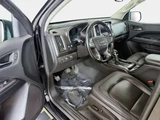GMC Canyon 2022 4x4 AT4 4p Cab de tripulación con 5 pies de caja estándar (Tela)