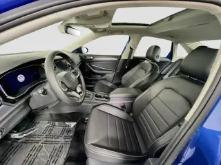 Volkswagen Jetta 2024 SE 4p Sedano