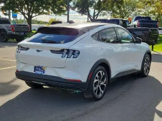 Ford Mustang Mach-E 2024 AWD Select 4dr SUV