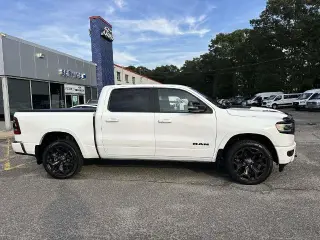 Ram 1500 2022 4x4 Limited 4p Cabilla de tripulación 5.6 ft. SB Camioneta