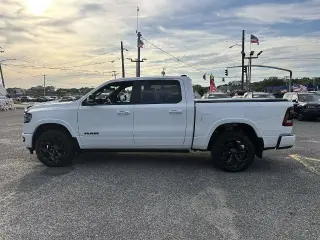 Ram 1500 2022 4x4 Limited 4p Cabilla de tripulación 5.6 ft. SB Camioneta