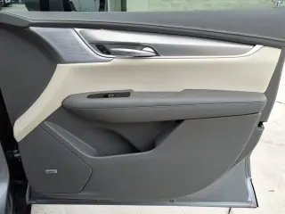 Cadillac XT5 2023 Premium Luxury SUV 4 puertas