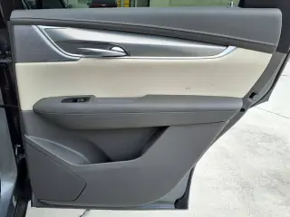 Cadillac XT5 2023 Premium Luxury SUV 4 puertas