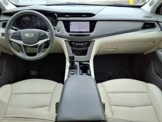 Cadillac XT5 2023 Premium Luxury SUV 4 puertas