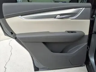 Cadillac XT5 2023 Premium Luxury SUV 4 puertas